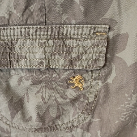 Express Olive Floral Cargo Shorts Embroidered Rhinestones bedazzled size 2 Y2K - Picture 11 of 13